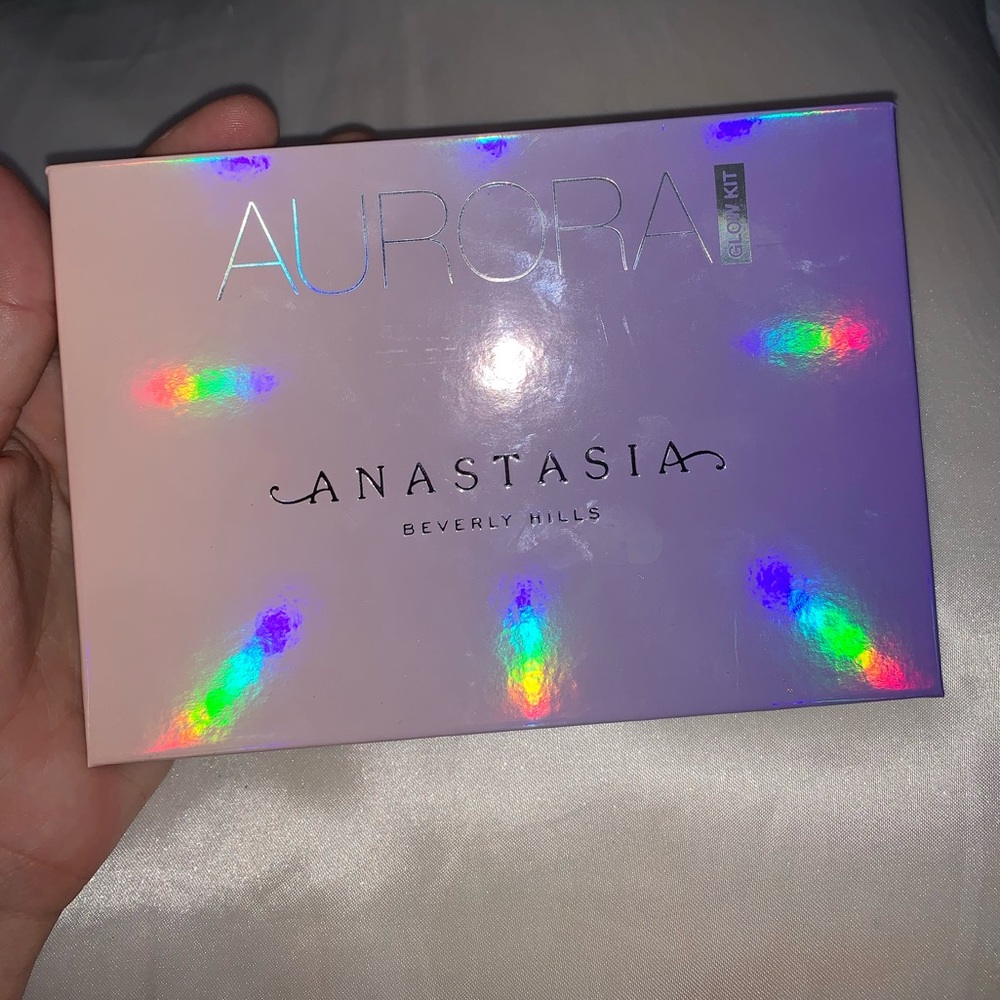 Anastasia Aurora glow kit